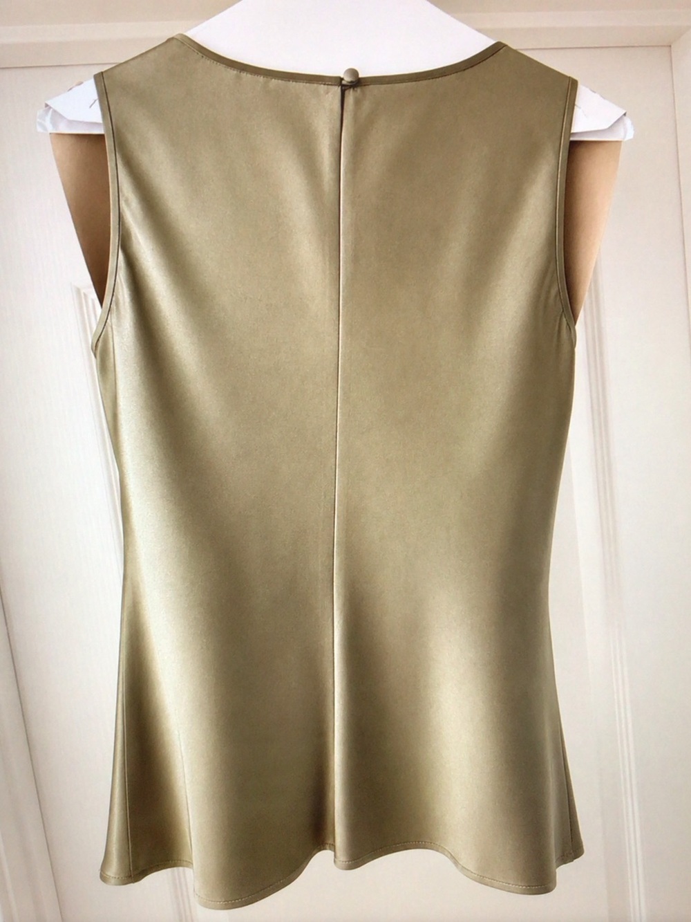 Y2K Lafayette 148 New York Metallic Gold Satin Sleeveless Top - Picture 2 of 4